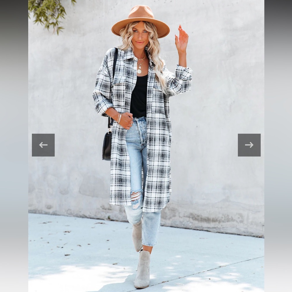 NWOT- VICI Pocketed Plaid Button Down Shacket